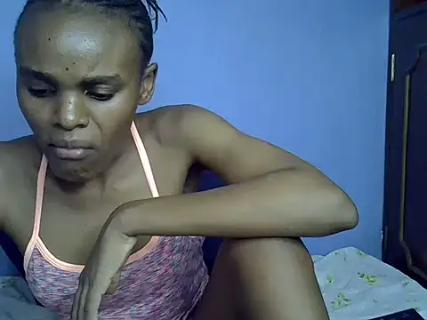 Snapshot of Queen_petite_ chatting on 03.20.25 Queen petite  online show from 03.20.25