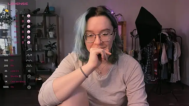 Snapshot of alisahug chatting on 09.20.25 alisahug online show from 09.20.25