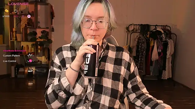 Snapshot of alisahug chatting on 10.02.25 alisahug online show from 10.02.25