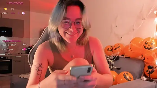 Snapshot of alisahug chatting on 10.24.25 alisahug online show from 10.24.25