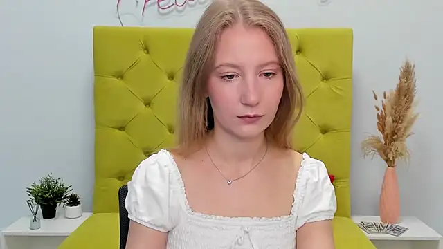 Snapshot of LolaWilsons chatting on 05.02.26 LolaWilsons online show from 05.02.26