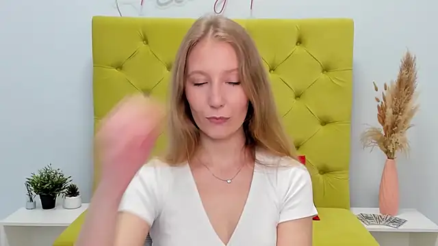 Snapshot of LolaWilsons chatting on 05.07.26 LolaWilsons online show from 05.07.26