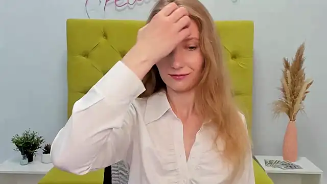 Snapshot of LolaWilsons chatting on 05.27.26 LolaWilsons online show from 05.27.26