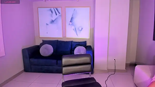 SamanthaConnor  online show from 02.25.25
