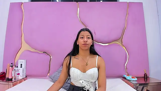 VaneLin18 online show from 09.22.25