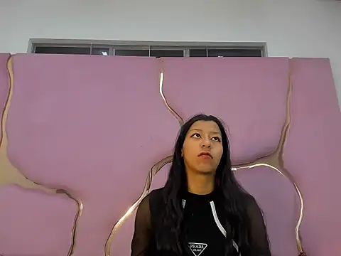 VaneLin18 online show from 09.23.25