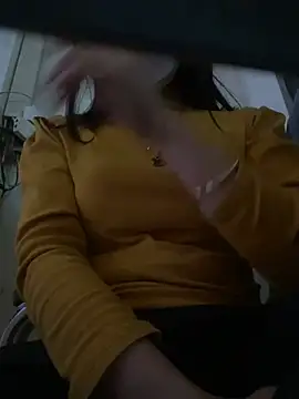 Snapshot of Tuongvy05 chatting on 12.17.24 Tuongvy05 online show from 12.17.24