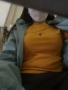 Snapshot of Tuongvy05 chatting on 12.17.24 Tuongvy05 online show from 12.17.24