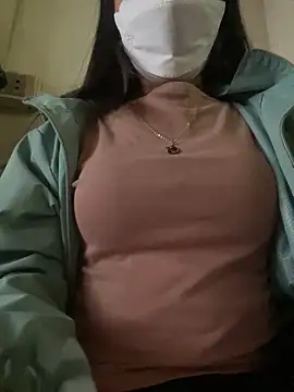 Snapshot of Tuongvy05 chatting on 12.17.24 Tuongvy05 online show from 12.17.24