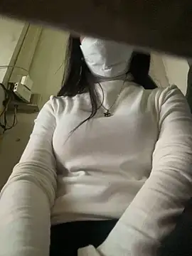 Snapshot of Tuongvy05 chatting on 12.18.24 Tuongvy05 online show from 12.18.24