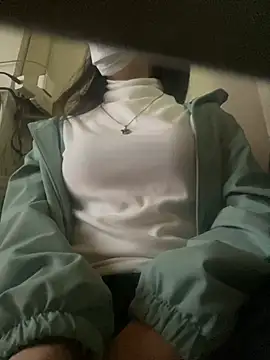 Snapshot of Tuongvy05 chatting on 12.18.24 Tuongvy05 online show from 12.18.24