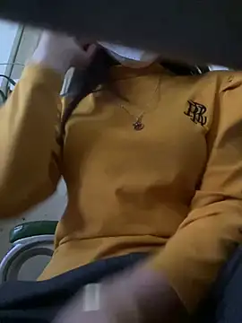 Snapshot of Tuongvy05 chatting on 12.20.24 Tuongvy05 online show from 12.20.24