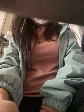 Snapshot of Tuongvy05 chatting on 12.25.24 Tuongvy05 online show from 12.25.24