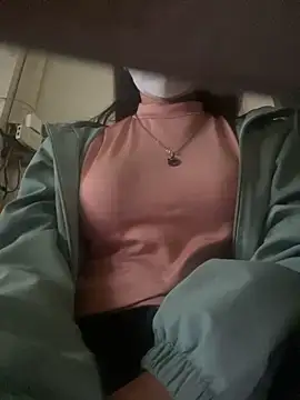 Snapshot of Tuongvy05 chatting on 01.21.25 Tuongvy05 online show from 01.21.25