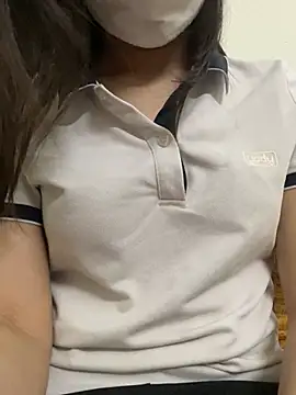 Snapshot of Tuongvy05 chatting on 03.17.25 Tuongvy05 online show from 03.17.25