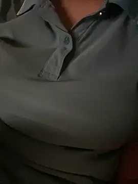 Snapshot of Tuongvy05 chatting on 10.13.25 Tuongvy05 online show from 10.13.25