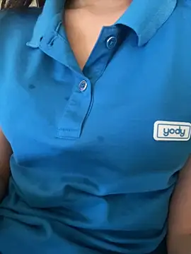 Snapshot of Tuongvy05 chatting on 11.15.25 Tuongvy05 online show from 11.15.25