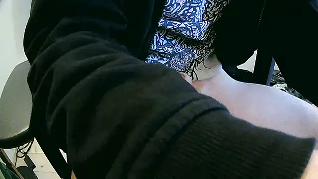 Snapshot of skinnyandthick chatting on 02.14.25 skinnyandthick online show from 02.14.25