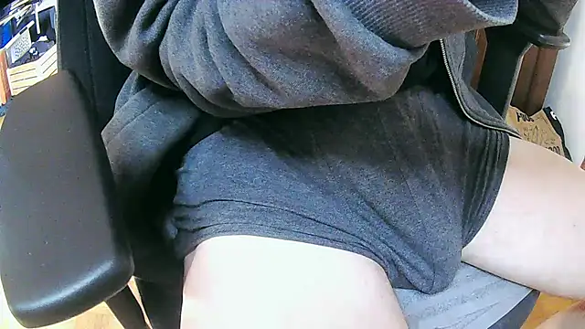 Snapshot of skinnyandthick chatting on 10.24.25 skinnyandthick online show from 10.24.25