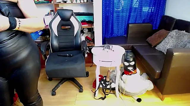 LiaTaylorr online show from 09.23.25