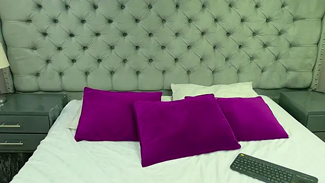 Snapshot of SamantaG chatting on 10.29.25 SamantaG online show from 10.29.25