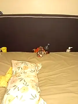 Snapshot of Queen-sluty2 chatting on 01.29.25 Queen-sluty2 online show from 01.29.25