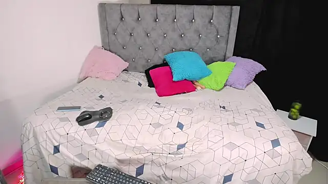 valenthottie online show from 12.22.24