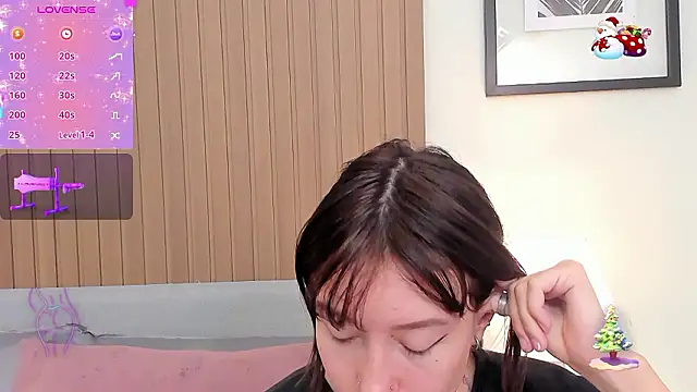 Snapshot of lizzy_davis_1 chatting on 12.05.24 lizzy davis 1 online show from 12.05.24