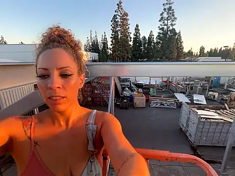 Snapshot of frisque1 chatting on 10.18.25 frisque1 online show from 10.18.25