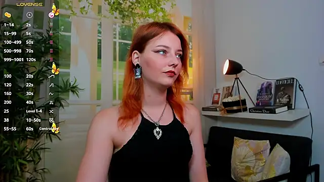 pretty little thing online show from 09.25.25