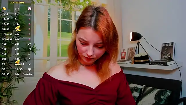 pretty little thing online show from 11.12.25