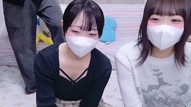 Snapshot of Mia--meow chatting on 11.01.25 Mia--meow online show from 11.01.25