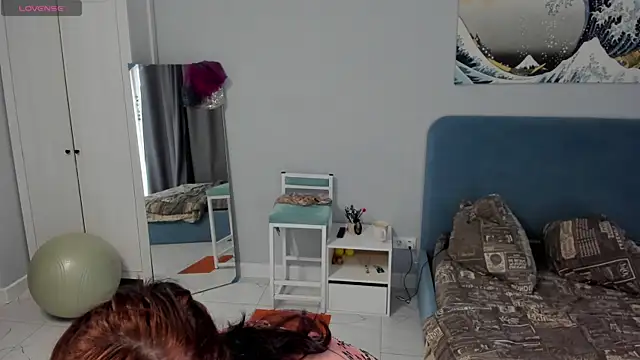 Julia  Frey online show from 08.02.26