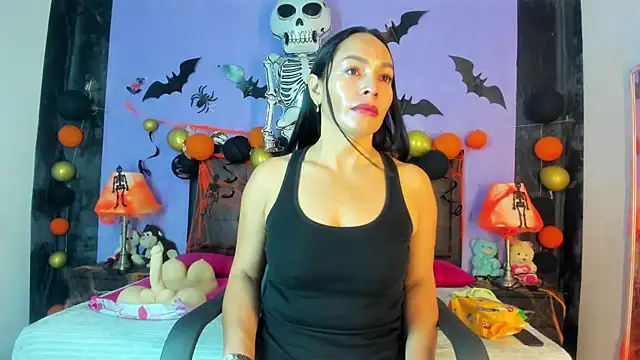 MaduraLuciana online show from 10.21.25