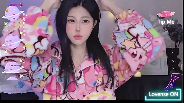 Snapshot of O0_0Q chatting on 12.25.24 O0 0Q online show from 12.25.24