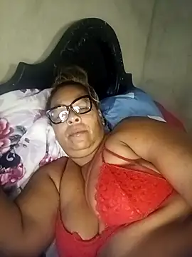 Snapshot of Afroditabichota chatting on 10.15.25 Afroditabichota online show from 10.15.25