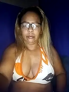 Snapshot of Afroditabichota chatting on 10.19.25 Afroditabichota online show from 10.19.25