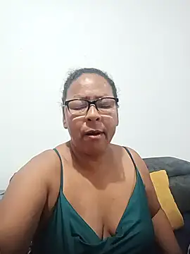 Snapshot of Afroditabichota chatting on 10.27.25 Afroditabichota online show from 10.27.25