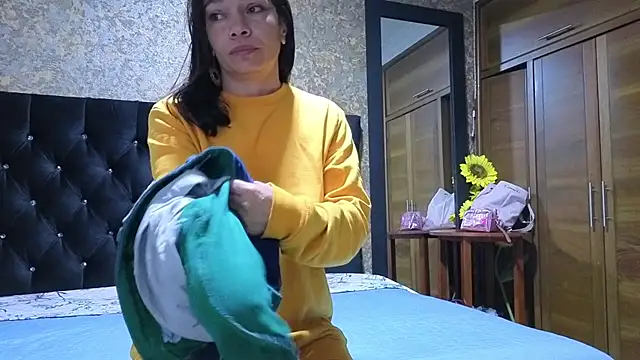 emma xuee online show from 10.13.25