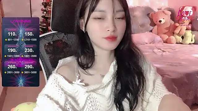 Snapshot of ___Nari___ chatting on 01.01.25 Nari online show from 01.01.25