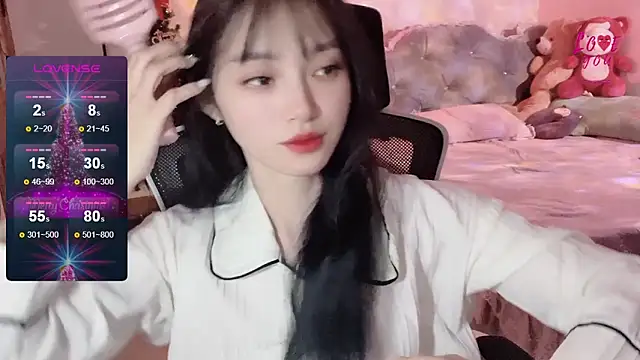 Snapshot of ___Nari___ chatting on 01.03.25 Nari online show from 01.03.25