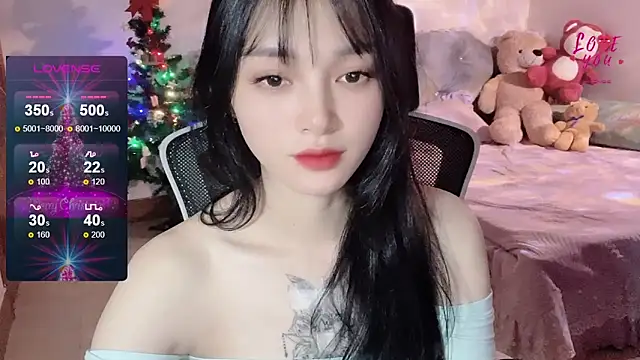 Snapshot of ___Nari___ chatting on 01.04.25 Nari online show from 01.04.25