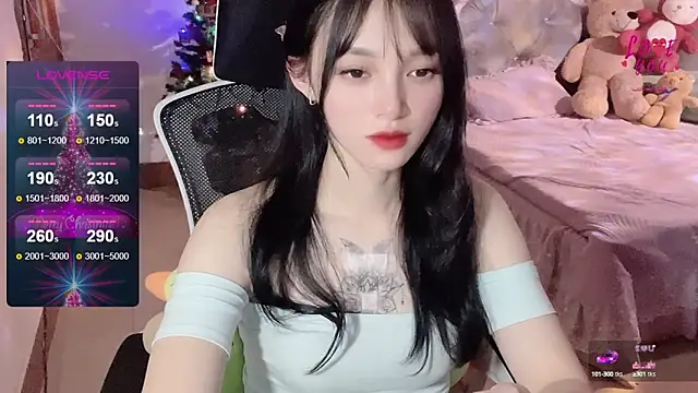 Snapshot of ___Nari___ chatting on 01.04.25 Nari online show from 01.04.25