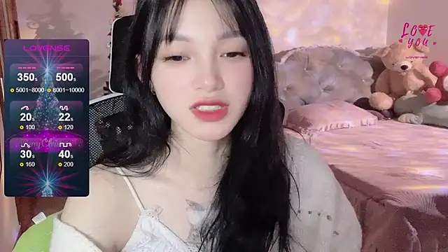 Snapshot of ___Nari___ chatting on 01.08.25 Nari online show from 01.08.25