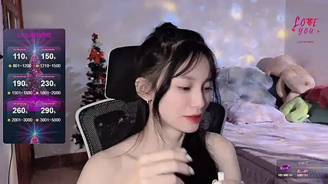 Snapshot of ___Nari___ chatting on 01.11.25 Nari online show from 01.11.25