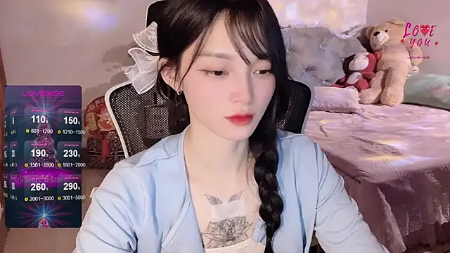 Snapshot of ___Nari___ chatting on 01.15.25 Nari online show from 01.15.25