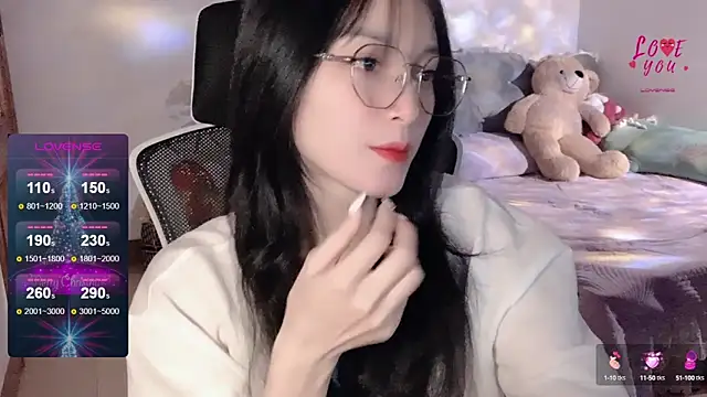 Snapshot of ___Nari___ chatting on 01.17.25 Nari online show from 01.17.25