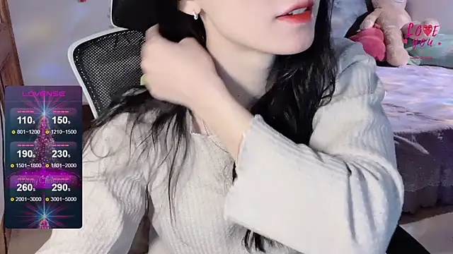 Snapshot of ___Nari___ chatting on 02.07.25 Nari online show from 02.07.25