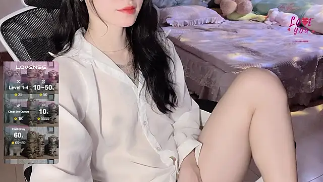 Snapshot of ___Nari___ chatting on 02.14.25 Nari online show from 02.14.25