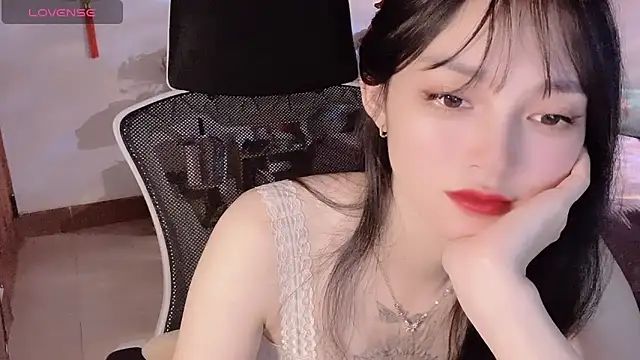 Snapshot of ___Nari___ chatting on 02.22.25 Nari online show from 02.22.25